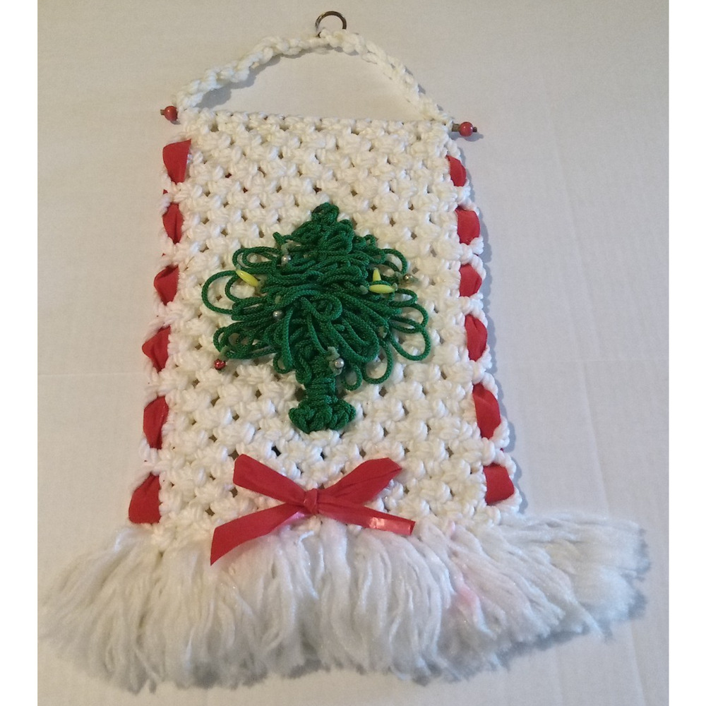 White And Red Wall Hanging With Christmas Tree